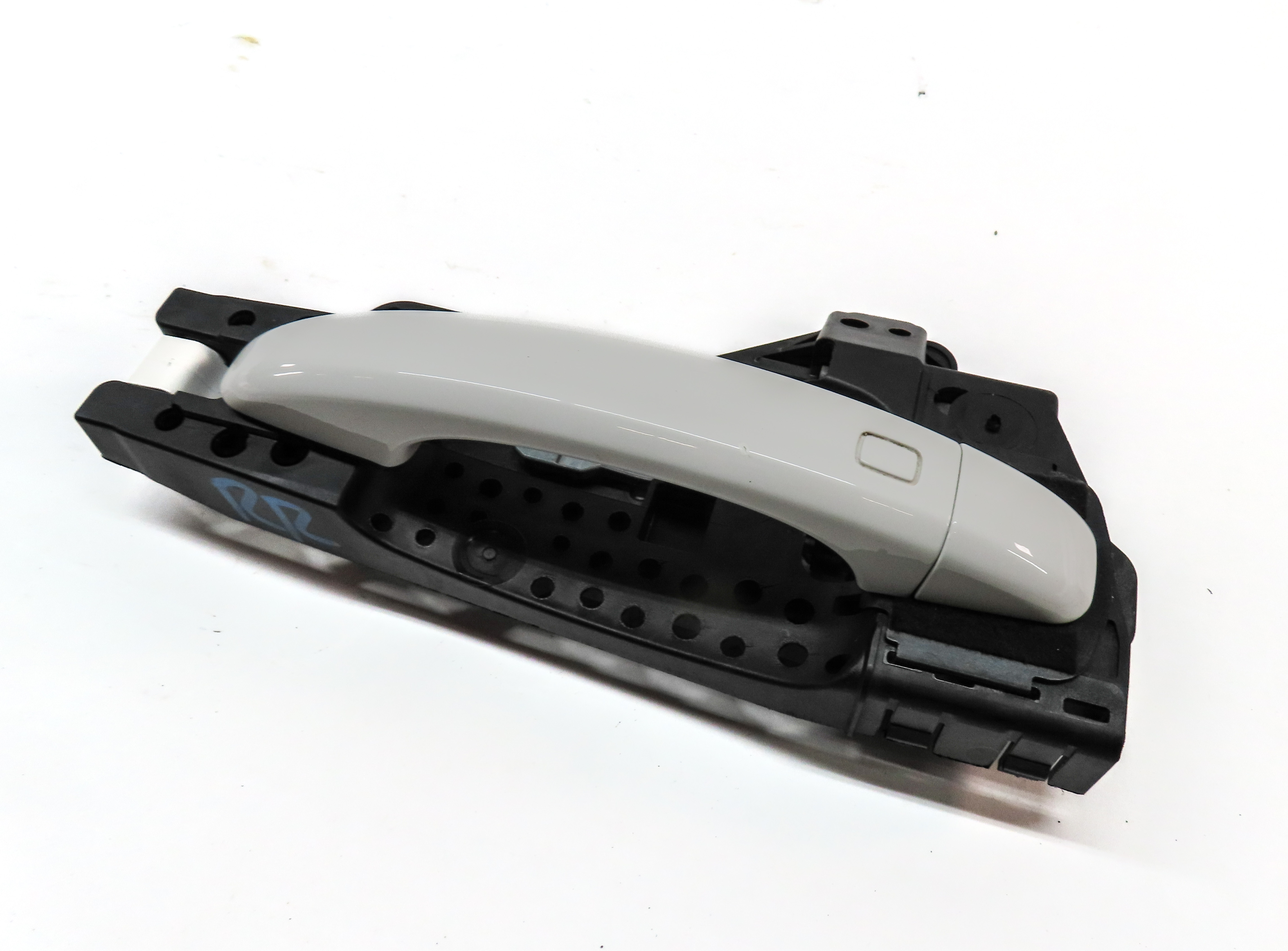 2015-2018 AUDI Q3 (8U) REAR RIGHT EXTERIOR DOOR HANDLE (White) — exact item pictured